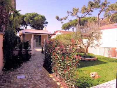 Villetta unifamiliare con giardino in vendita a Forte dei Marmi