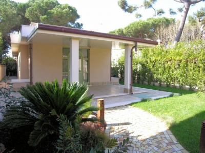 Villetta unifamiliare con giardino in vendita a Forte dei Marmi