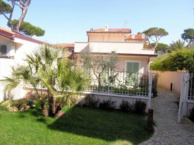 Villetta unifamiliare con giardino in vendita a Forte dei Marmi