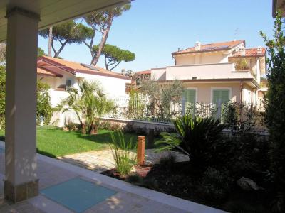 Villetta unifamiliare con giardino in vendita a Forte dei Marmi