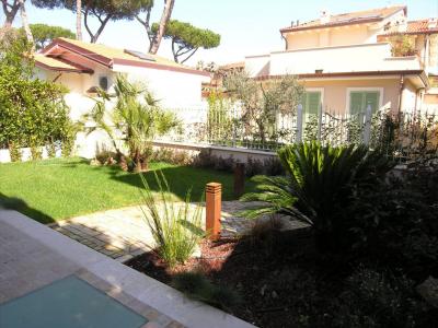 Villetta unifamiliare con giardino in vendita a Forte dei Marmi