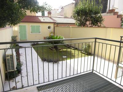 Appartamento al piano terra con giardino vicino al mare in vendita a Viareggio