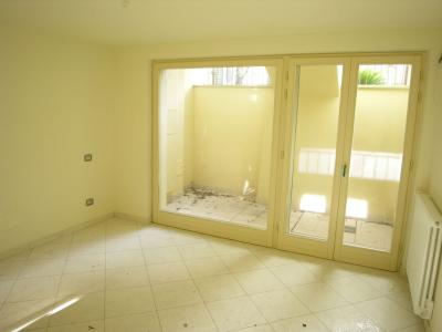 Appartamento al piano terra con giardino vicino al mare in vendita a Viareggio