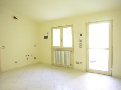 Appartamento al piano terra con giardino vicino al mare in vendita a Viareggio