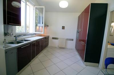 Villa panoramica in collina con parco e piscina in vendita a Capolona