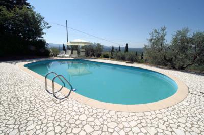 Villa panoramica in collina con parco e piscina in vendita a Capolona