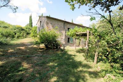 Casale con annessi ampio terreno e vista panoramica in vendita a Roccastrada