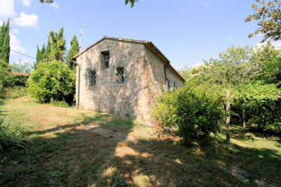 Casale con annessi ampio terreno e vista panoramica in vendita a Roccastrada
