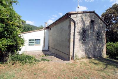 Casale con annessi ampio terreno e vista panoramica in vendita a Roccastrada