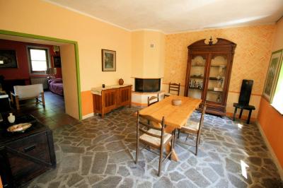 Casale con annessi ampio terreno e vista panoramica in vendita a Roccastrada