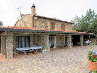 Casale ristrutturato con vista panoramica parco e piscina in vendita a Massa Marittima