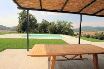Azienda agricola con villa e piscina in vendita a Montecatini Val di Cecina