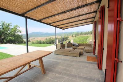Azienda agricola con villa e piscina in vendita a Montecatini Val di Cecina