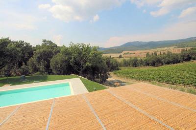 Azienda agricola con villa e piscina in vendita a Montecatini Val di Cecina