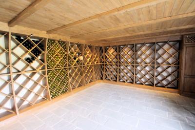 Azienda agricola con villa e piscina in vendita a Montecatini Val di Cecina