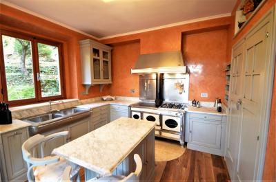 Villa in stile moderno in posizione dominante in vendita a Rufina