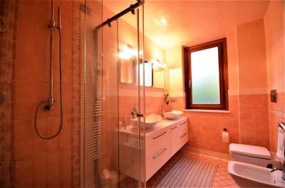 Villa in stile moderno in posizione dominante in vendita a Rufina