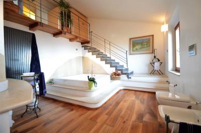 Villa in stile moderno in posizione dominante in vendita a Rufina