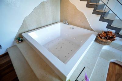 Villa in stile moderno in posizione dominante in vendita a Rufina