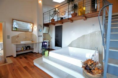 Villa in stile moderno in posizione dominante in vendita a Rufina
