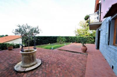 Villa in stile moderno in posizione dominante in vendita a Rufina
