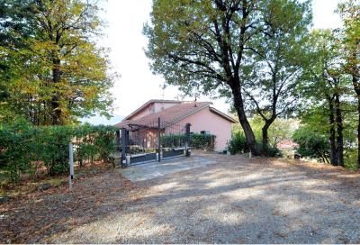 Villa in stile moderno in posizione dominante in vendita a Rufina