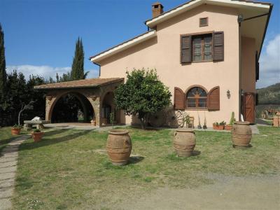 Rustico ristrutturato in posizione collinare in vendita a Gavorrano