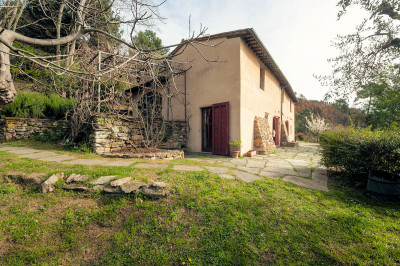 Rustico in stile Toscano con vista panoramica in vendita a Vicopisano