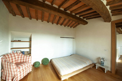 Rustico in stile Toscano con vista panoramica in vendita a Vicopisano