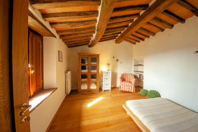 Rustico in stile Toscano con vista panoramica in vendita a Vicopisano