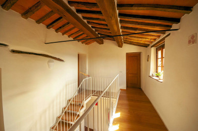 Rustico in stile Toscano con vista panoramica in vendita a Vicopisano