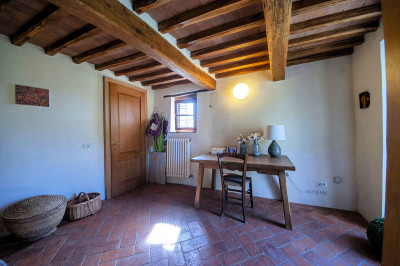 Rustico in stile Toscano con vista panoramica in vendita a Vicopisano