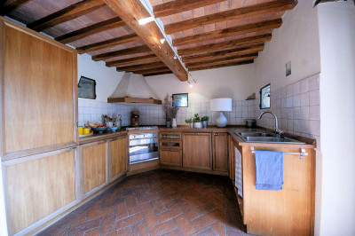 Rustico in stile Toscano con vista panoramica in vendita a Vicopisano