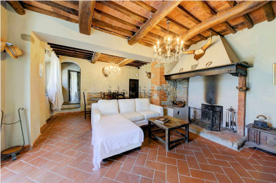 Rustico in stile Toscano con vista panoramica in vendita a Vicopisano
