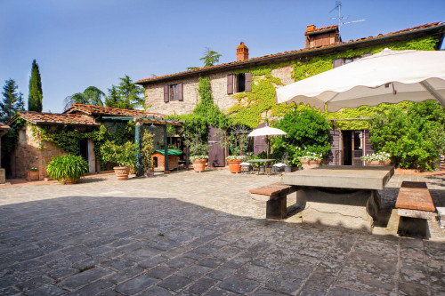 Compendio immobiliare di alto prestigio in vendita a Figline e Incisa Valdarno