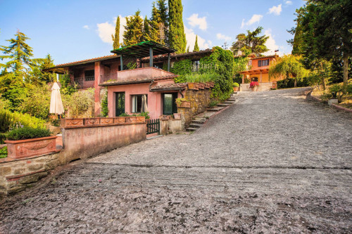 Compendio immobiliare di alto prestigio in vendita a Figline e Incisa Valdarno