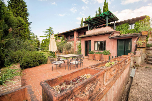 Compendio immobiliare di alto prestigio in vendita a Figline e Incisa Valdarno