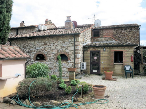 Casale ristrutturato con parco e piscina a pochi chilometri dal mare in vendita a Gavorrano
