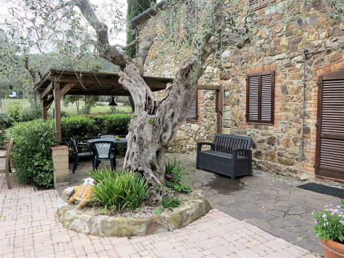 Casale ristrutturato con parco e piscina a pochi chilometri dal mare in vendita a Gavorrano