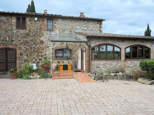 Casale ristrutturato con parco e piscina a pochi chilometri dal mare in vendita a Gavorrano