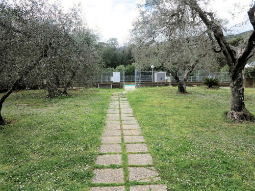 Casale ristrutturato con parco e piscina a pochi chilometri dal mare in vendita a Gavorrano