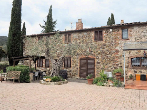 Casale ristrutturato con parco e piscina a pochi chilometri dal mare in vendita a Gavorrano