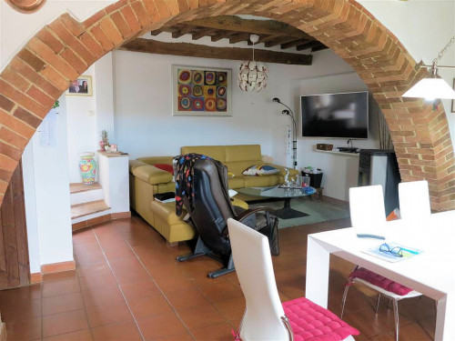 Casale ristrutturato con parco e piscina a pochi chilometri dal mare in vendita a Gavorrano