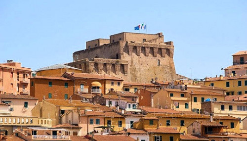 Lotto di terreno con progetto approvato per la realizzazione di un parcheggio per 85 posti auto in vendita a Monte Argentario