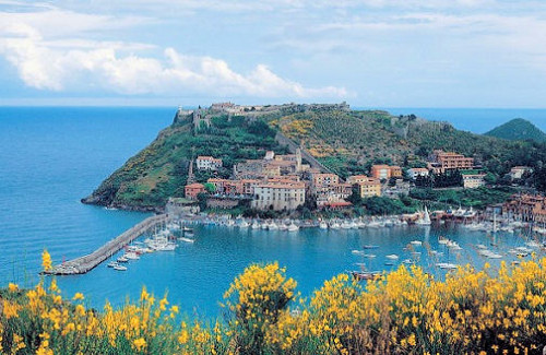Lotto di terreno con progetto approvato per la realizzazione di un parcheggio per 85 posti auto in vendita a Monte Argentario