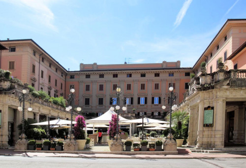 Appartamento signorile di ampia superficie in vendita a Montecatini-Terme