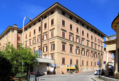 Appartamento signorile di ampia superficie in vendita a Montecatini-Terme