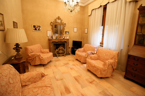 Villa di ampia superficie in zona residenziale in vendita a Montecatini-Terme