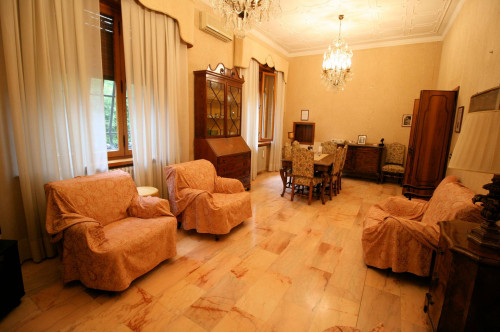 Villa di ampia superficie in zona residenziale in vendita a Montecatini-Terme