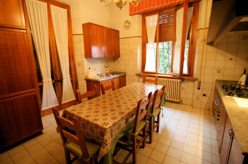 Villa di ampia superficie in zona residenziale in vendita a Montecatini-Terme